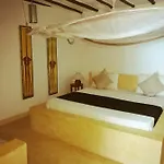 Raha Lodge